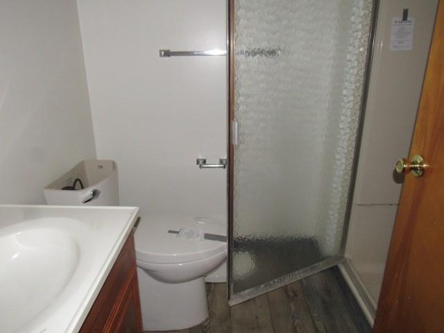 382 Walnut Hill Road Uniontown, PA 15401 - Photo 17 of 22 a bathroom with a sink a toilet and shower