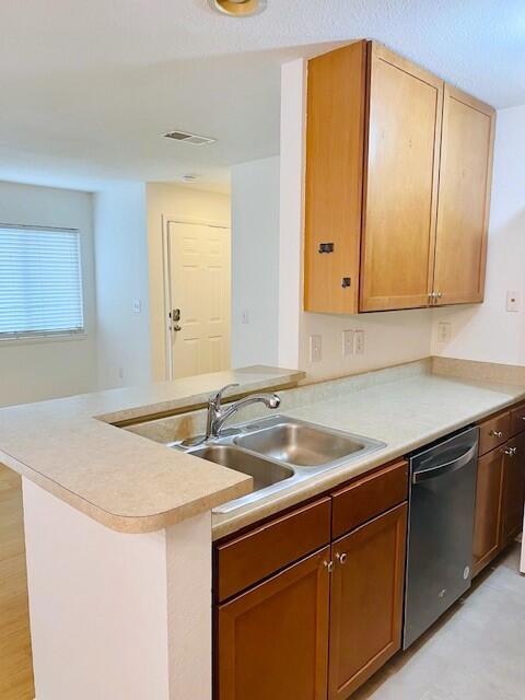 276 Alexandra Drive, Unit 12 Mount Pleasant, SC 29464 - Photo 4 of 14 Kitchen into Living Area