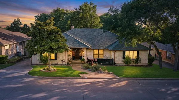 $599,900 | 209 Yacht Club Drive, Rockwall, TX 75032