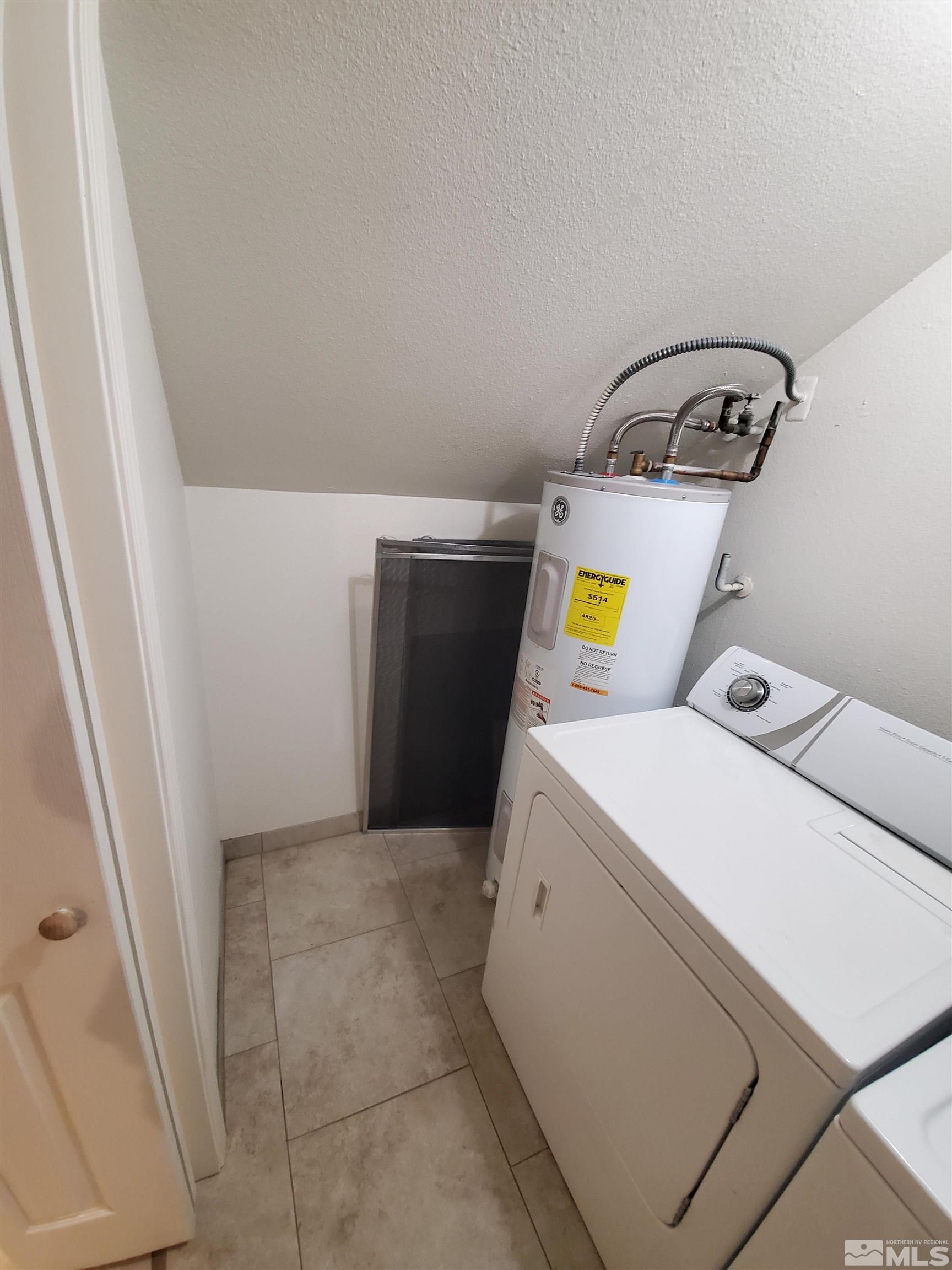 1422 East 9th Street, Unit 1 Reno, NV 89512 - Photo 15 of 22 a utility room with dryer and washer