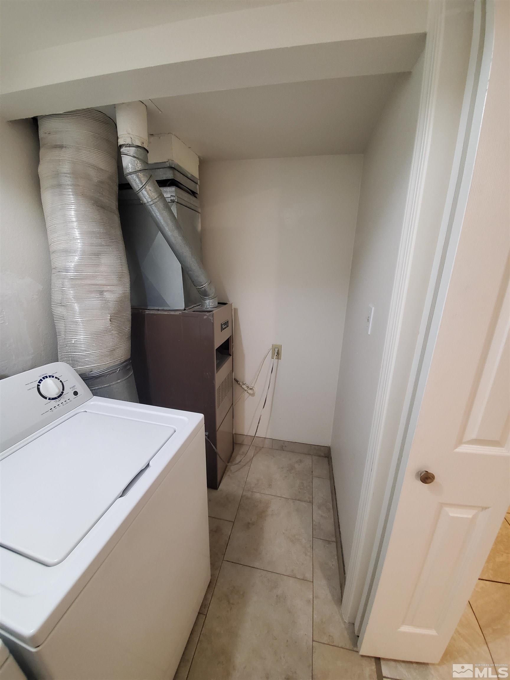 1422 East 9th Street, Unit 1 Reno, NV 89512 - Photo 16 of 22 a utility room with dryer and washer