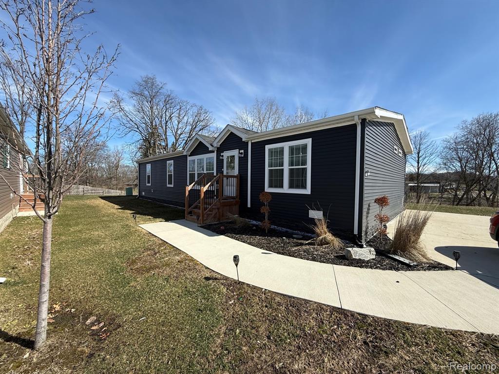 6450 Prince Boulevard Fenton, MI 48430 - Photo 1 of 24