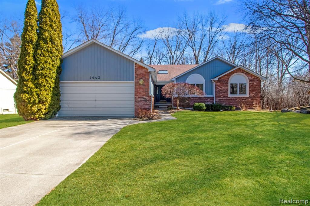 2043 Kemp Road Bloomfield Hills, MI 48302 - Photo 3 of 40