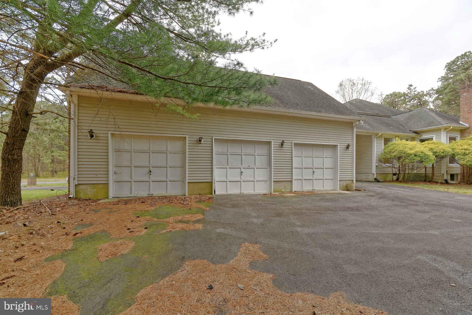 2 Gottliebs Field Road Medford, NJ 08055 - Photo 4 of 38 Detached 3 car garage with lighting