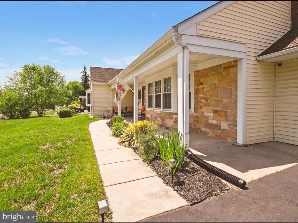 60 Windsor Lane Willingboro, NJ 08046 - Photo 12 of 58 a front view of a house with garden