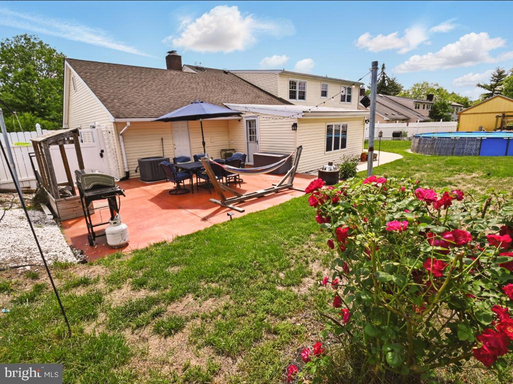 60 Windsor Lane Willingboro, NJ 08046 - Photo 5 of 58 a view of a patio with table and chairs under an umbrella