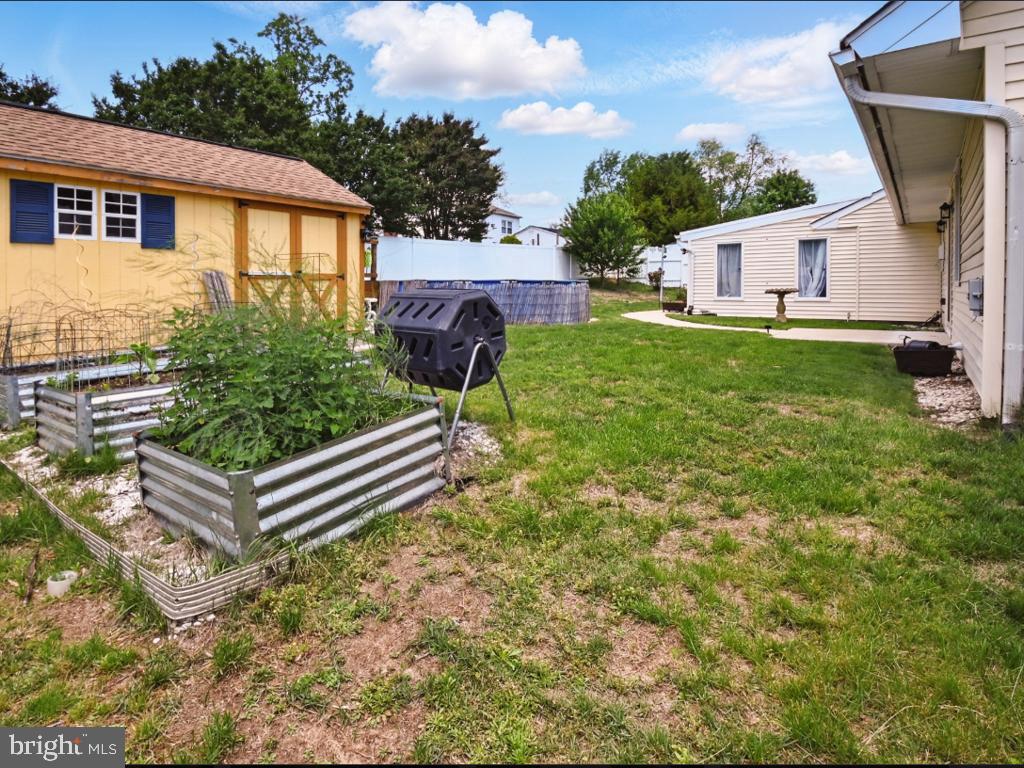 60 Windsor Lane Willingboro, NJ 08046 - Photo 6 of 58 a front view of a house with garden
