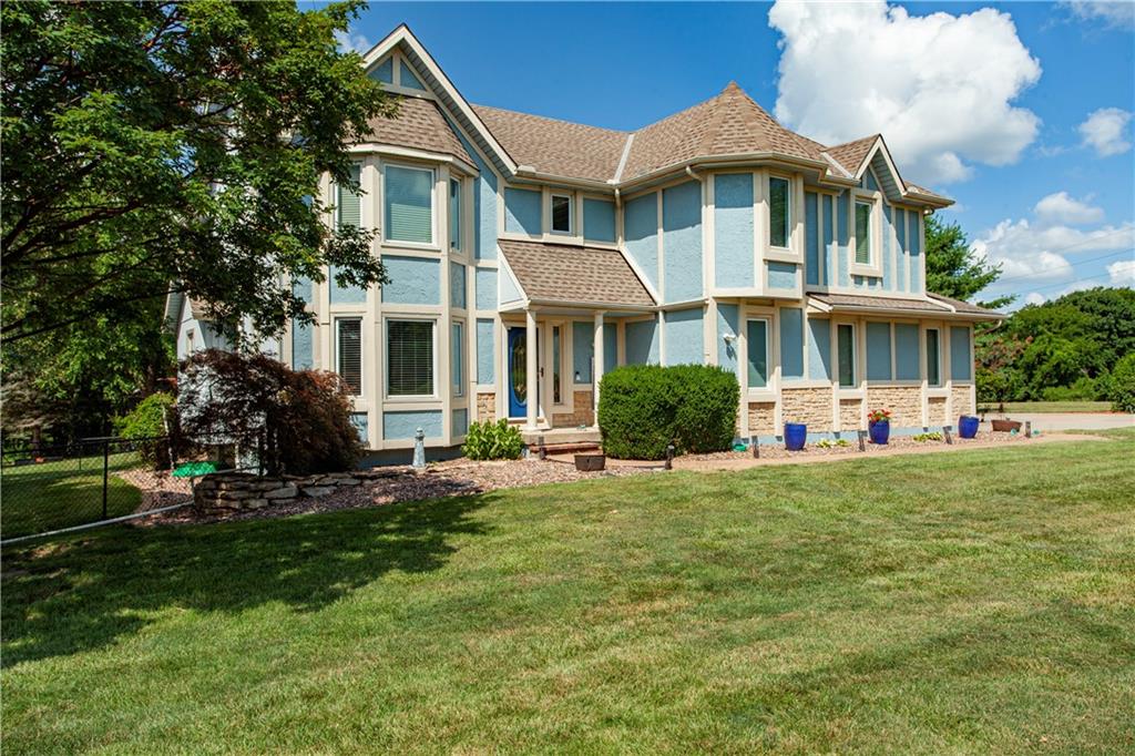 1090 Northeast Blackwell Road Lee's Summit, MO 64086 - Photo 4 of 35