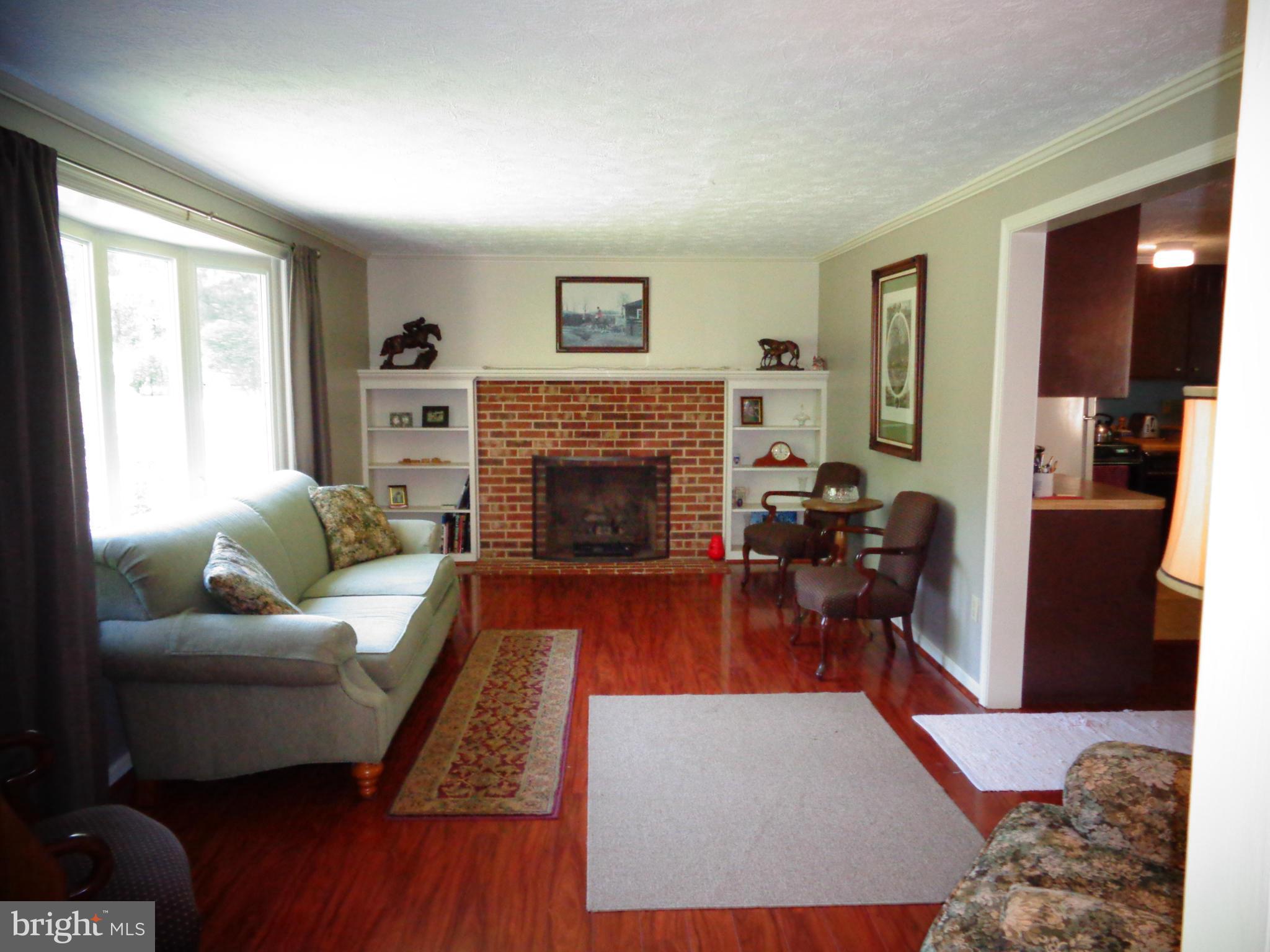 208 Pine Valley Road Locust Grove, VA 22508 - Photo 8 of 30 Living Room