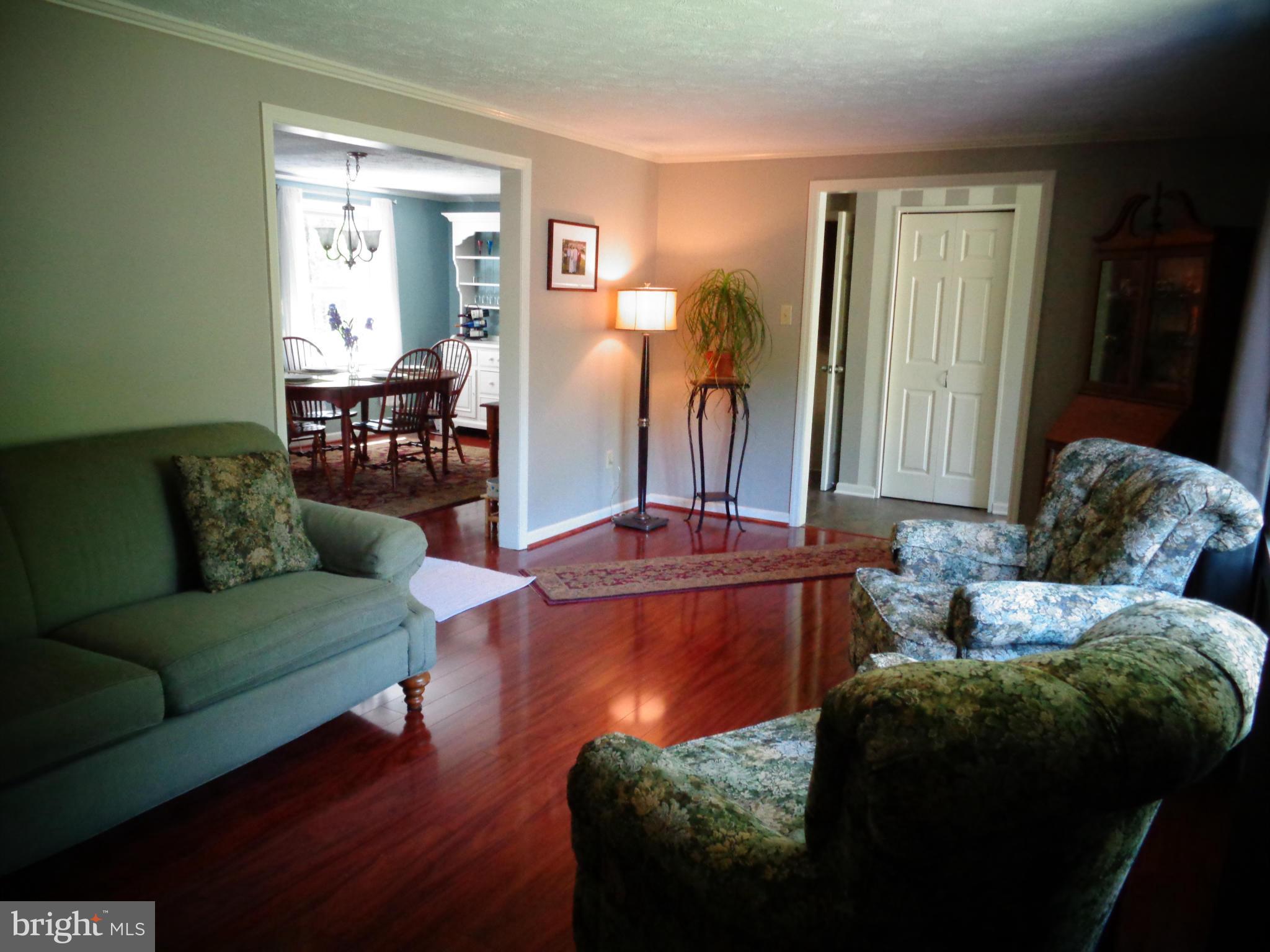208 Pine Valley Road Locust Grove, VA 22508 - Photo 10 of 30 Living Room