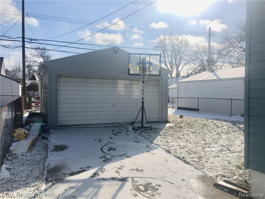 3084 Wakefield Road Berkley, MI 48072 - Photo 3 of 19