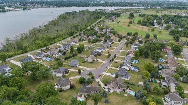 $739,900 | 70 Briarwood Lane, Grand Island, NY 14072