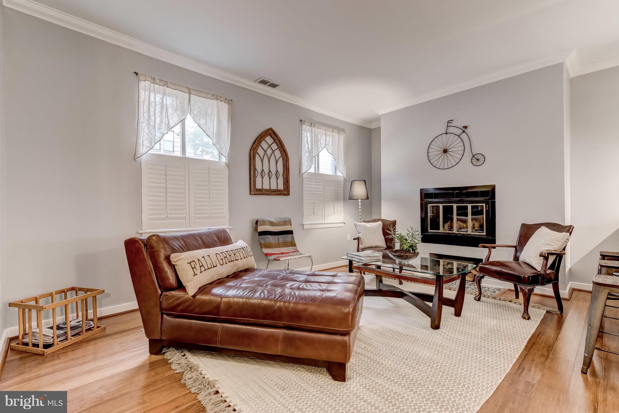 610 South Charles Street, Unit R37 Baltimore, MD 21230 - Photo 4 of 26 Living Room
