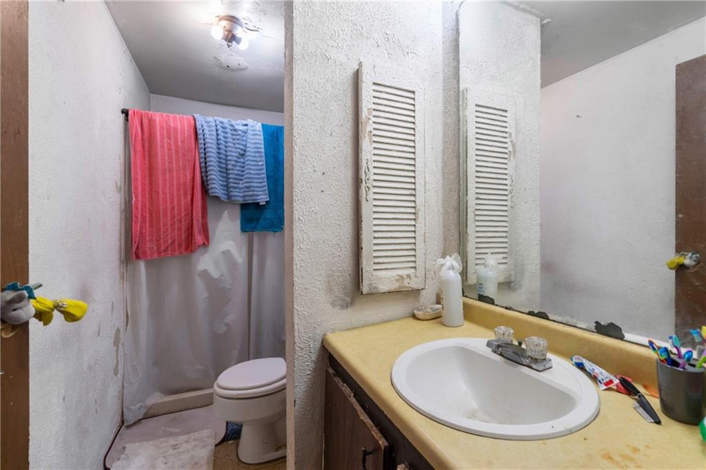 1781 Ivanhoe Drive Irwin, PA 15642 - Photo 17 of 35 a bathroom with a sink toilet and shower