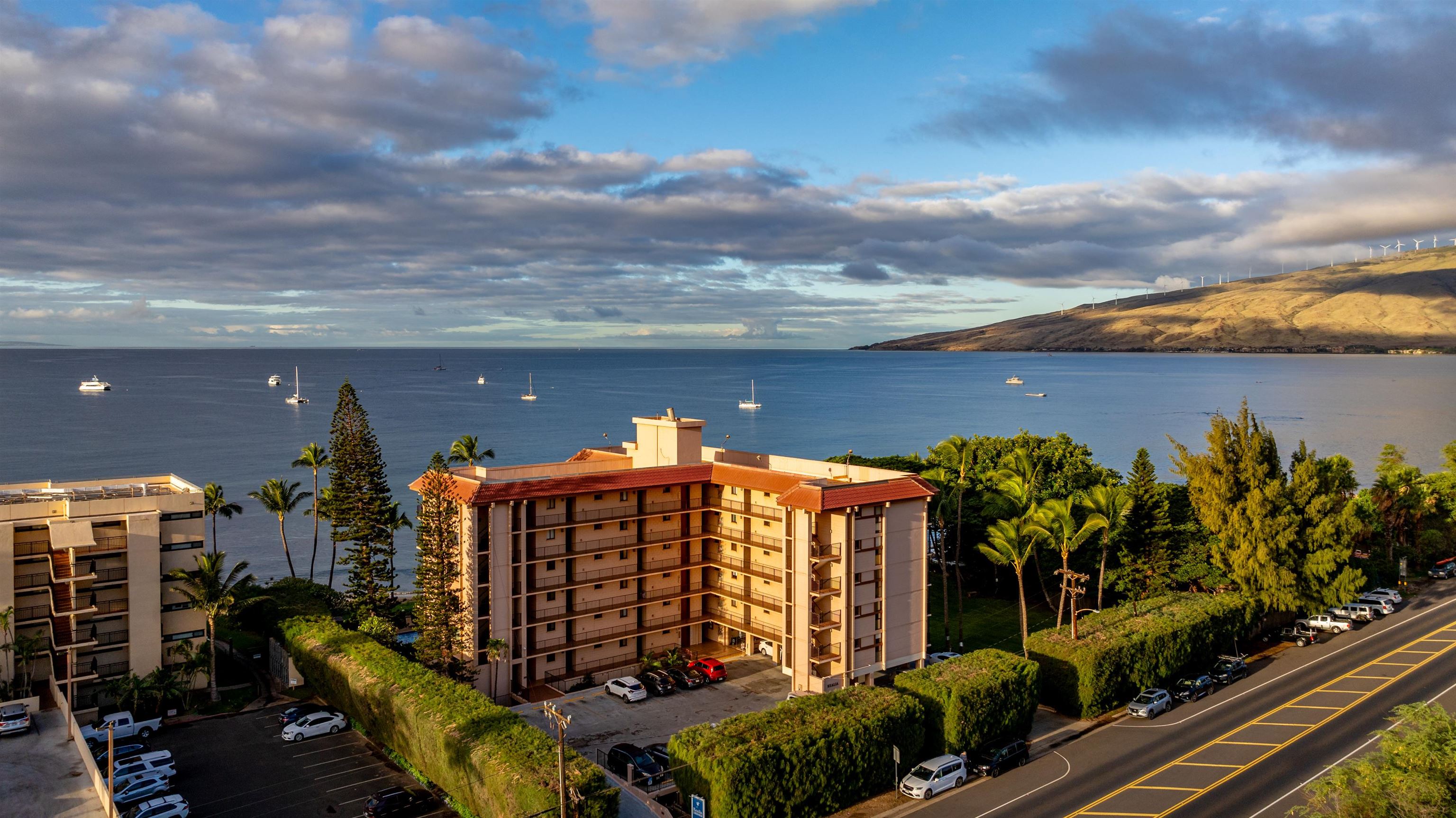 191 North Kihei Road, Unit 502 Kihei, HI 96753 - Photo 25 of 37 a view of a balcony with many windows