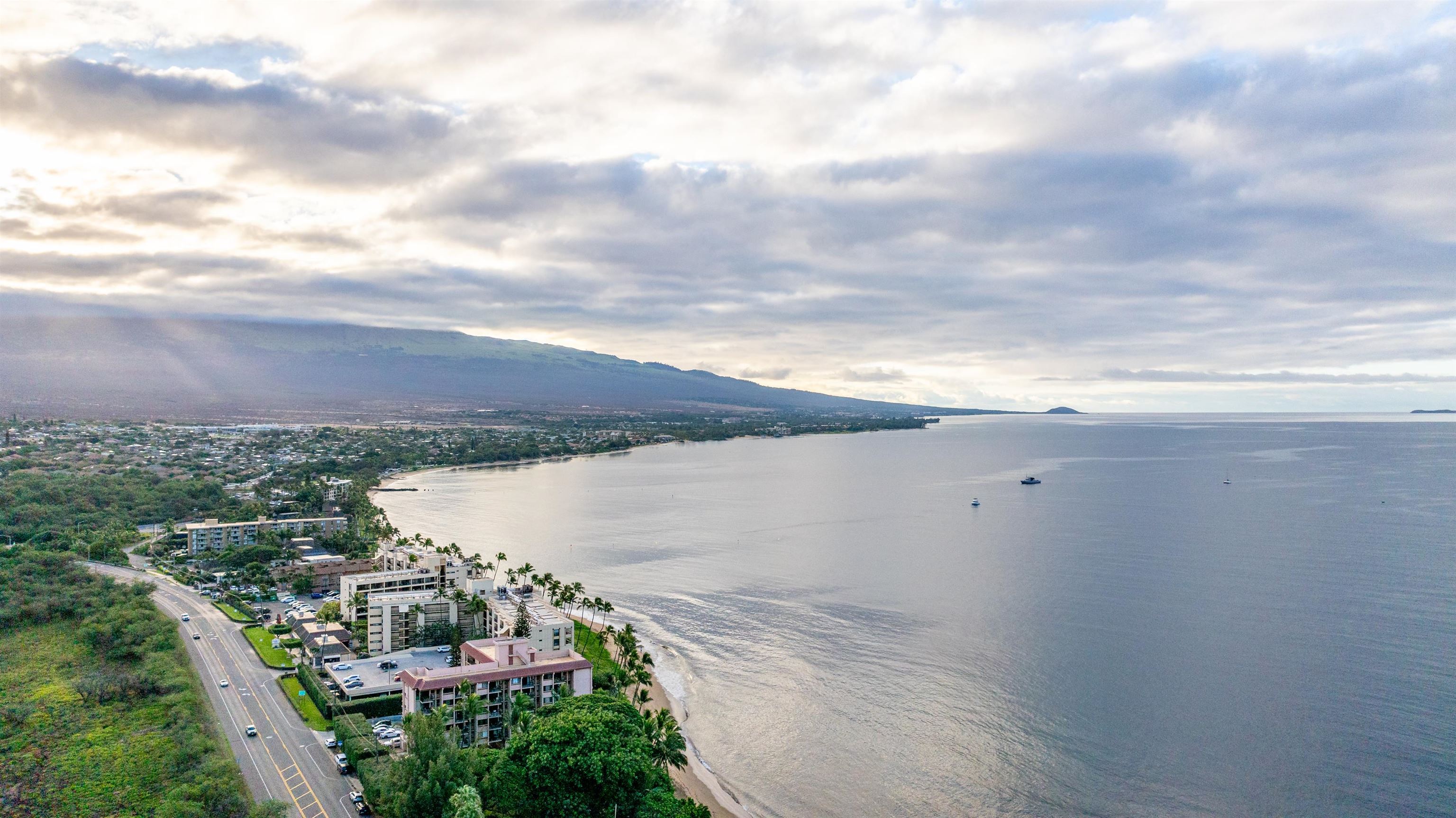 191 North Kihei Road, Unit 502 Kihei, HI 96753 - Photo 32 of 37 a view of a lake from a yard