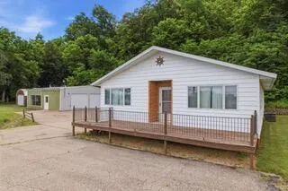 $324,000 | 140 Highway 35, Alma, WI 54610