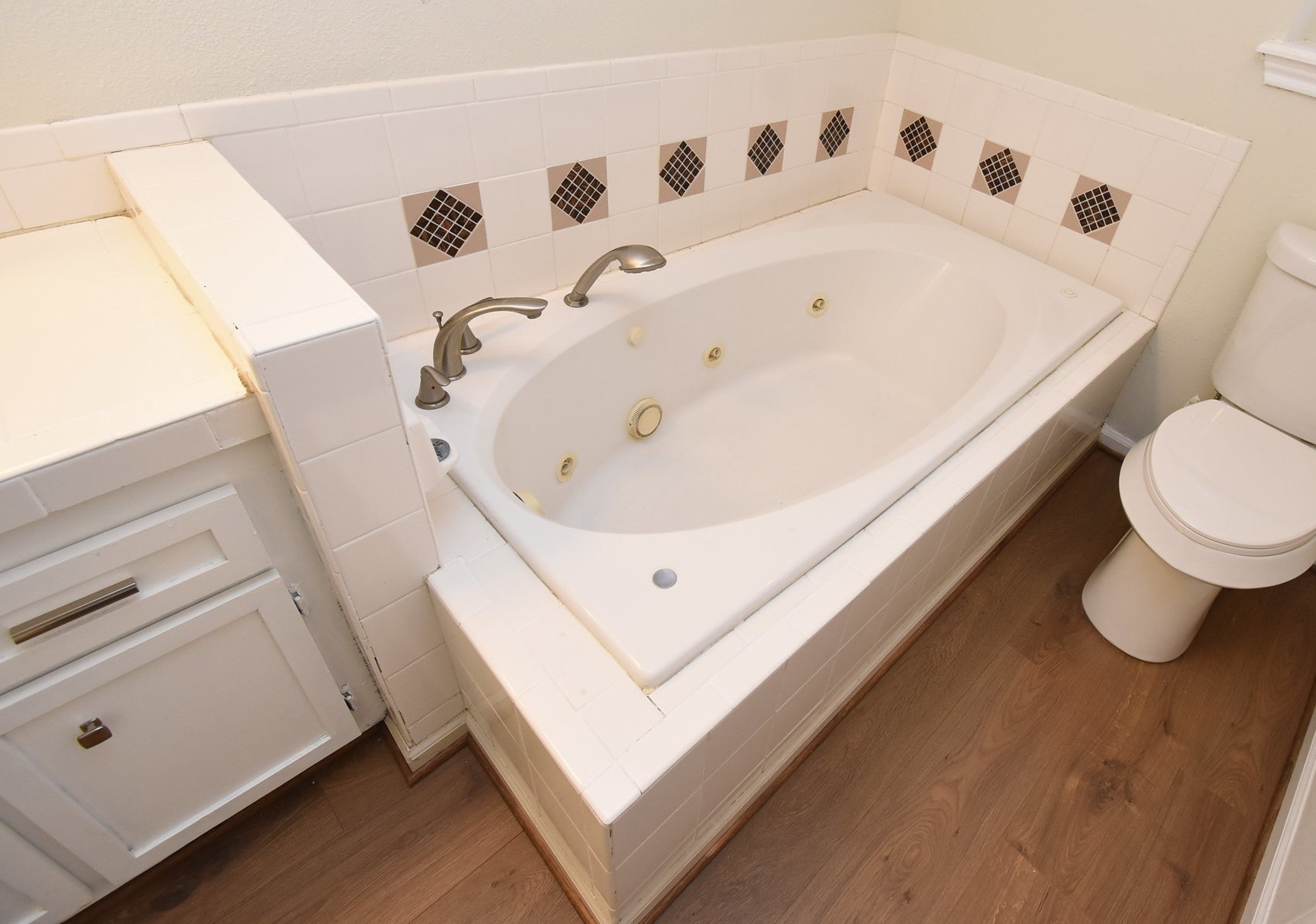 2503 Southwick Street Houston, TX 77080 - Photo 28 of 46 a bathroom with a bathtub and sink