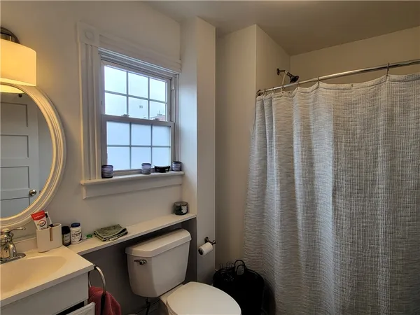 $3,300 | 102 Broadway, Unit 1C, Newport, RI 02840