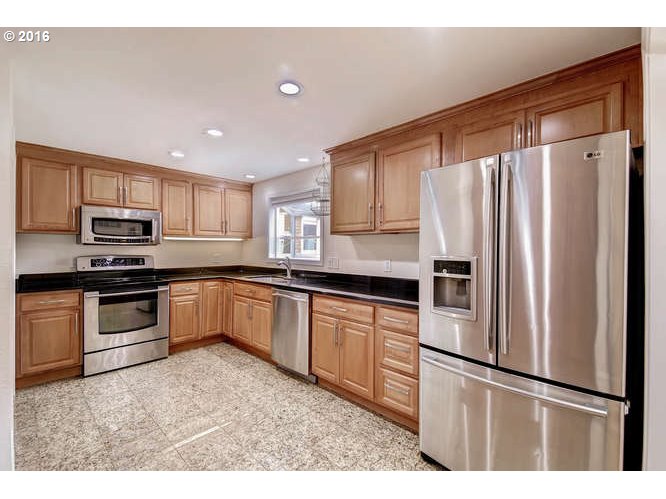 12905 Southwest Hart Road Beaverton, OR 97008 - Photo 7 of 19 Gallery Image 7