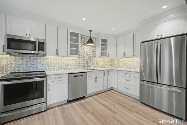 $2,850 | 156 Heatherwood Drive, Unit 156, Brookfield, CT 06804