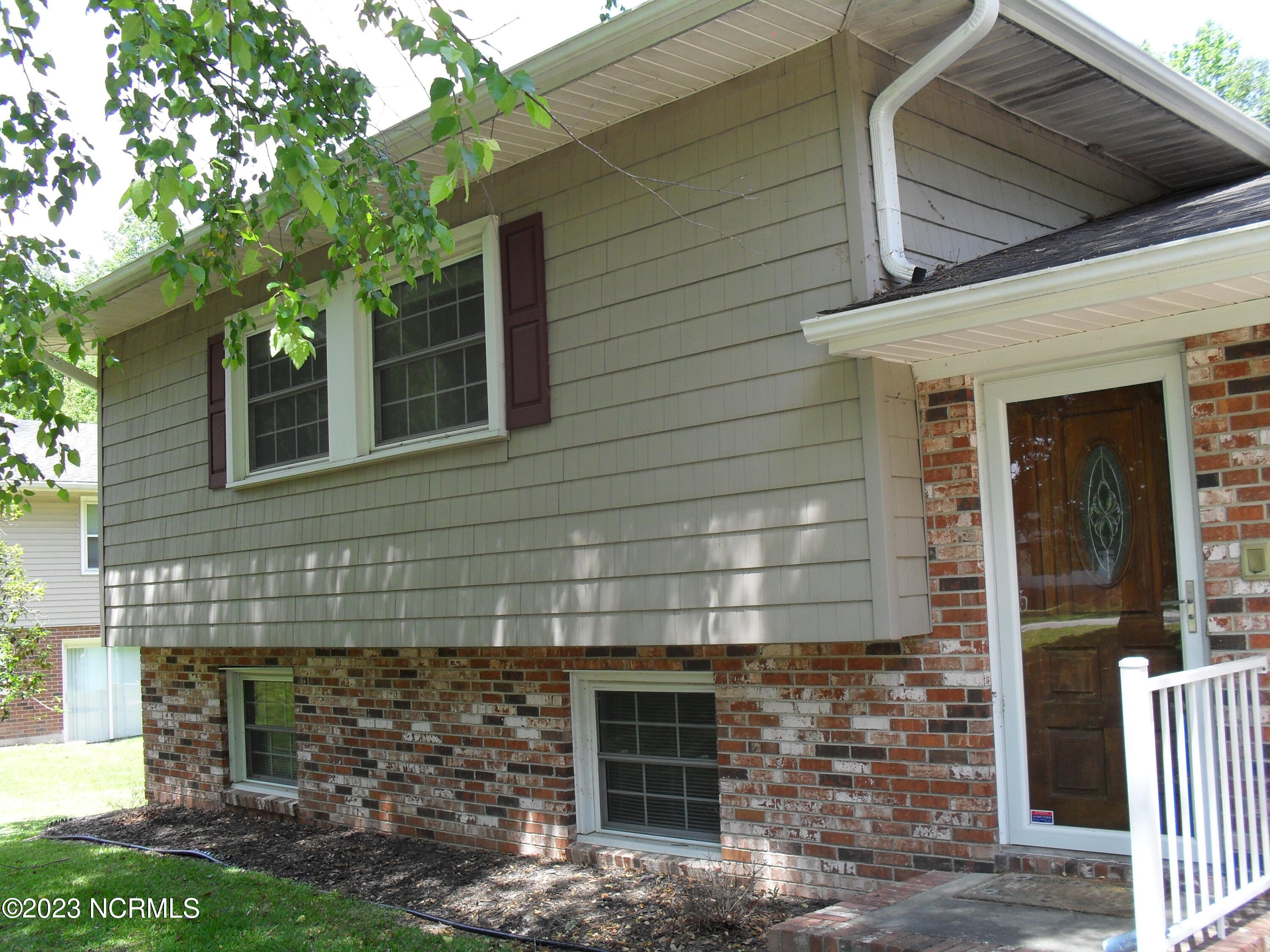 188 Tyree Road Kinston, NC 28504 - Photo 3 of 40 SDC14219