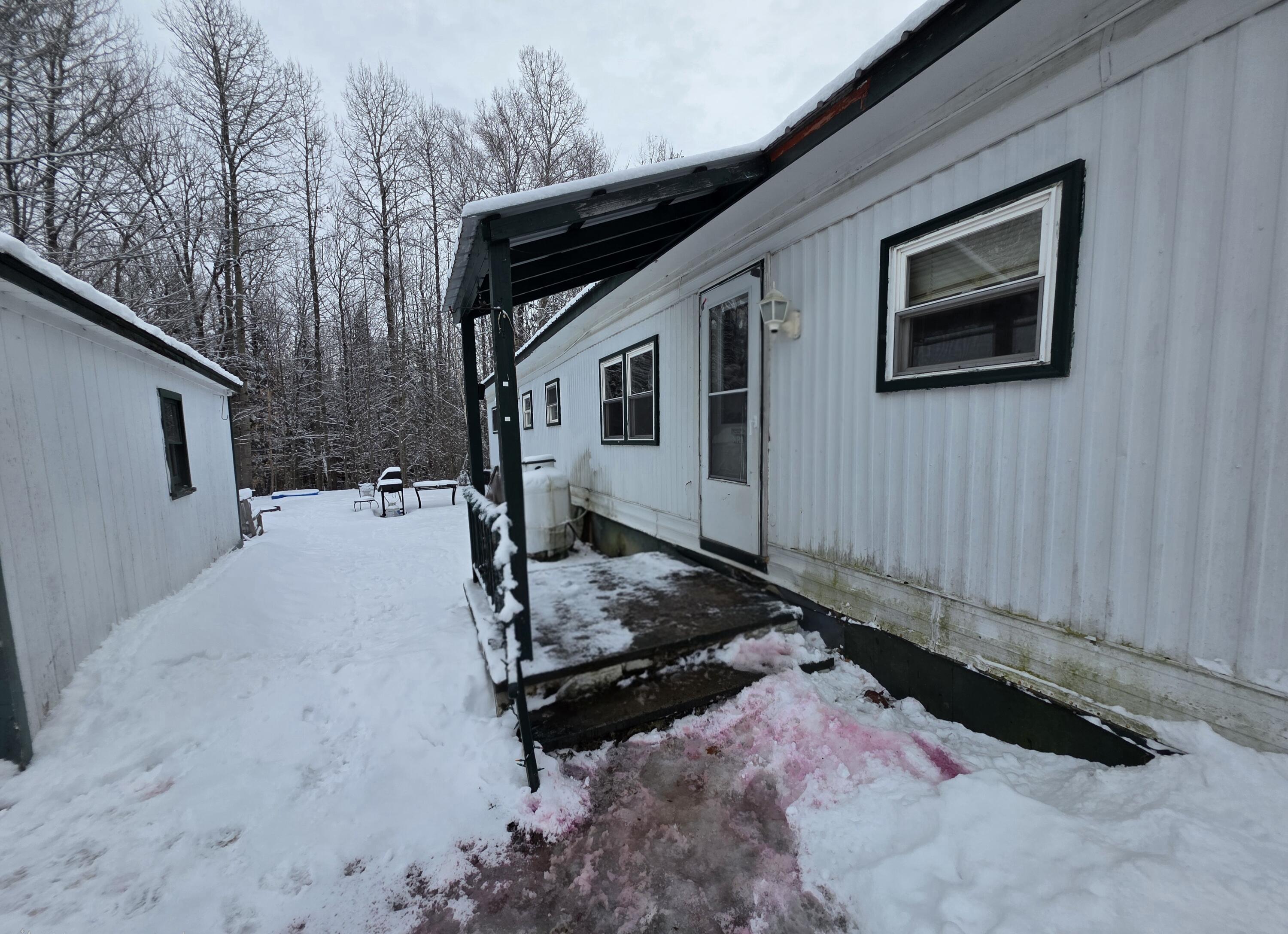 46 Cedar Street Millinocket, ME 04462 - Photo 4 of 40 front porch (1)
