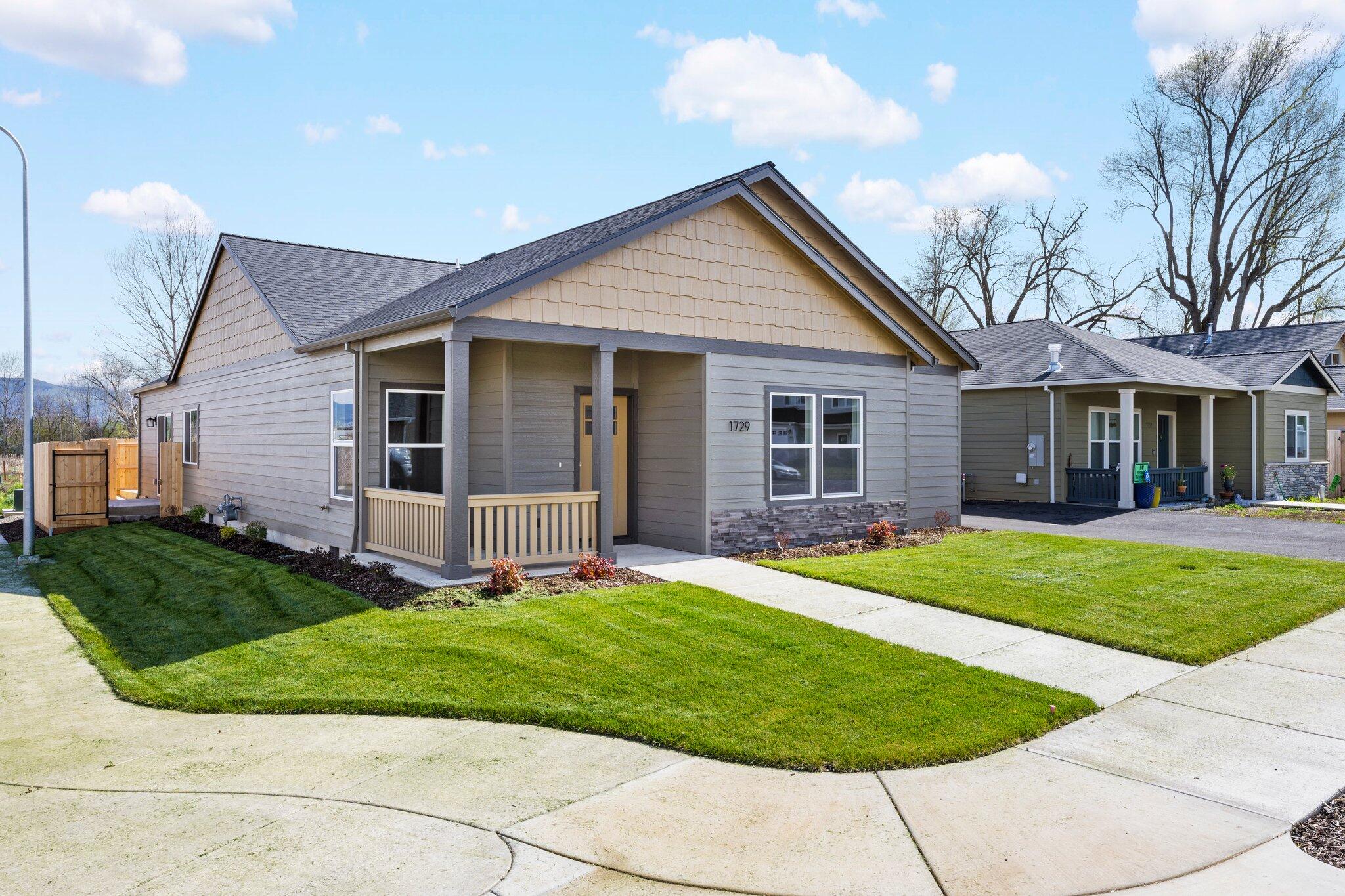 1729 Thomas Road Medford, OR 97501 - Photo 1 of 23 1