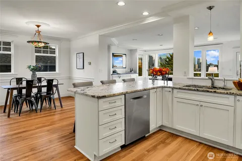 $3,295,000 | 922 Nob Hill Avenue North, Seattle, WA 98109