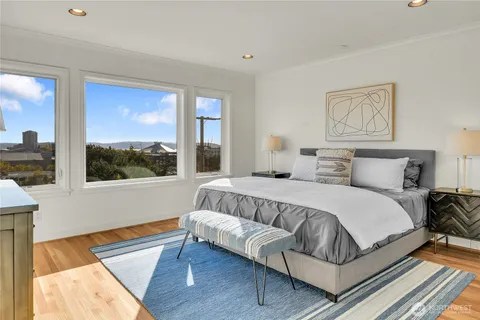 $3,295,000 | 922 Nob Hill Avenue North, Seattle, WA 98109