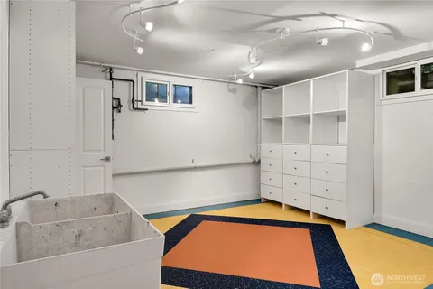 $3,295,000 | 922 Nob Hill Avenue North, Seattle, WA 98109