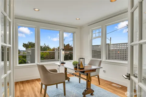 $3,295,000 | 922 Nob Hill Avenue North, Seattle, WA 98109