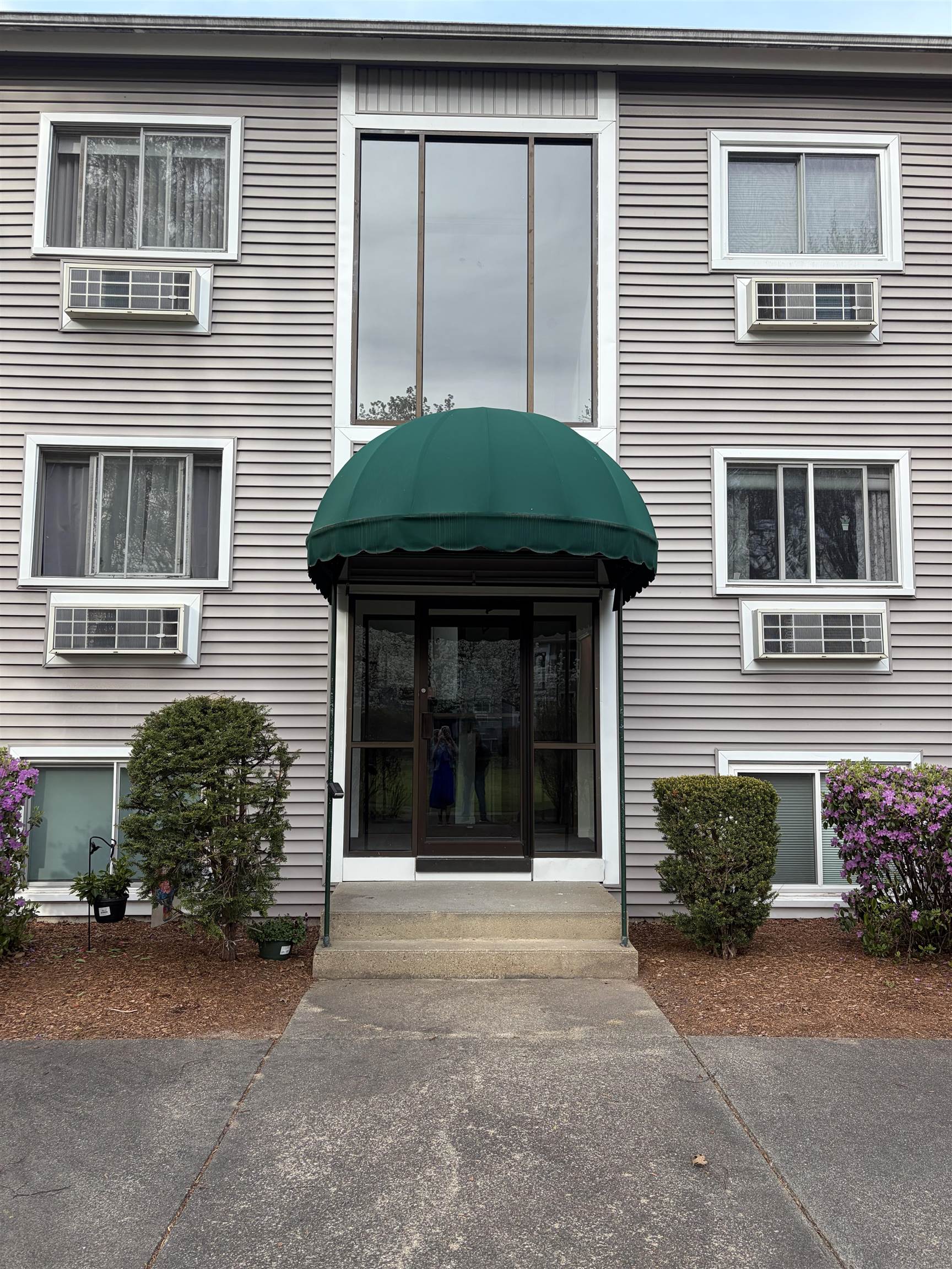 113 Cluff Crossing Road, Unit 28 Salem, NH 03079 - Photo 2 of 17 Gallery Image 2