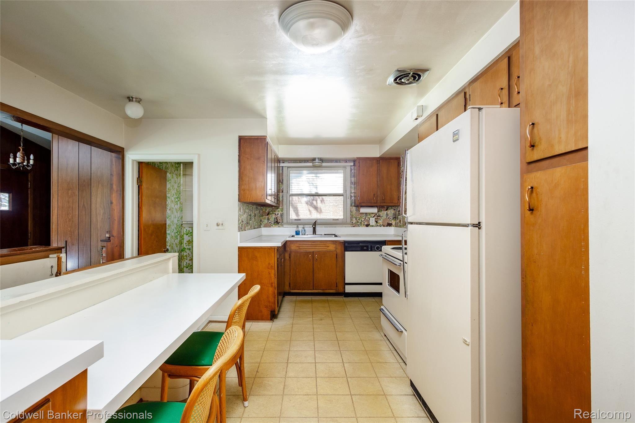29739 Fall River Road Southfield, MI 48076 - Photo 7 of 34 29739 Fall River L021.jpg
