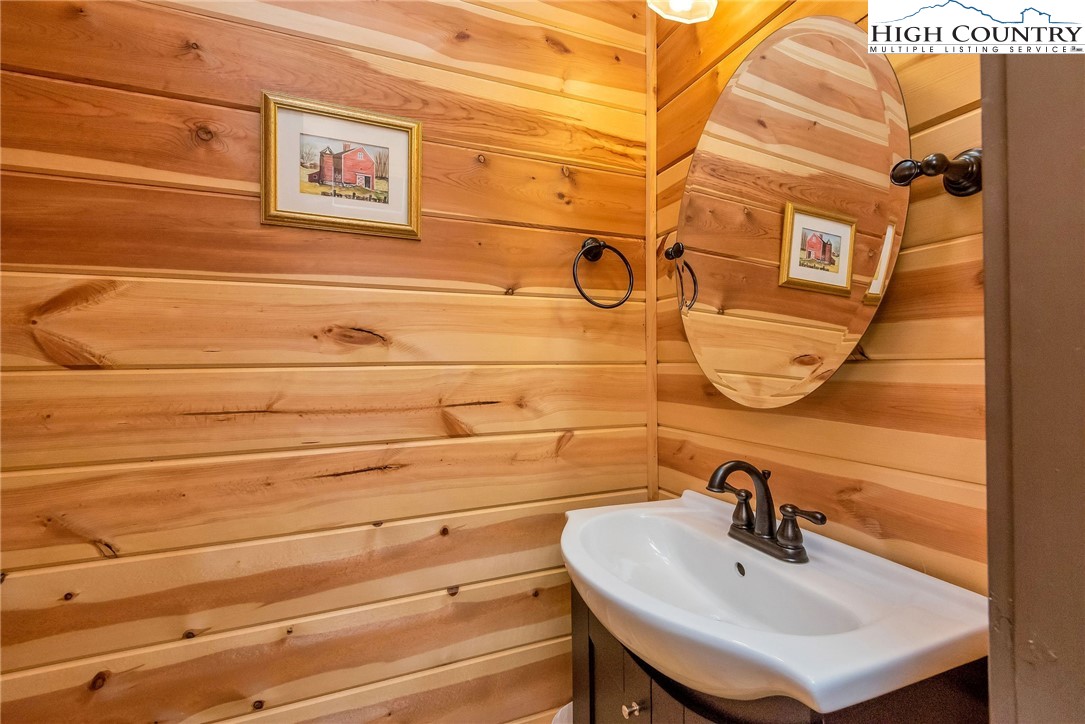 1459 River Front Ridge Drive Jefferson, NC 28640 - Photo 17 of 33 a bathroom with a sink and a mirror