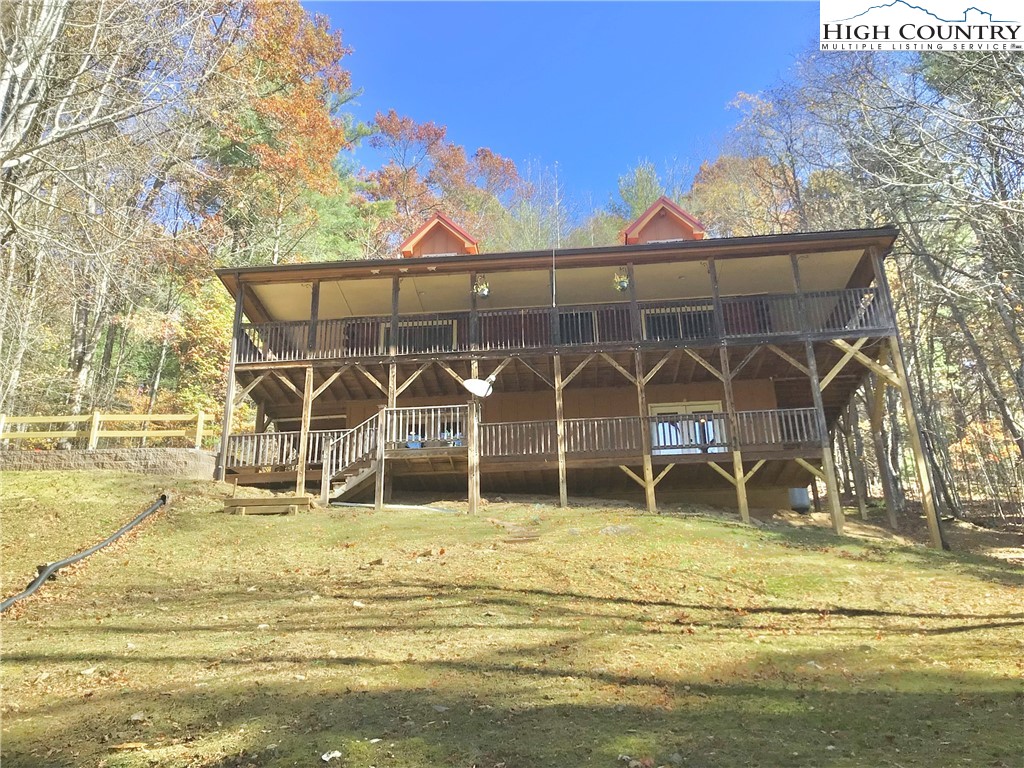 1459 River Front Ridge Drive Jefferson, NC 28640 - Photo 26 of 33 a backyard of a house with table and chairs