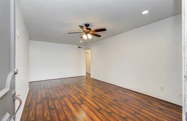 $1,900 | 12633 Memorial Drive, Unit 152, Houston, TX 77024