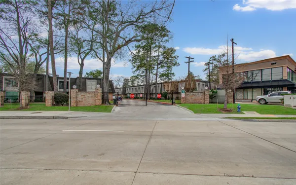 $1,900 | 12633 Memorial Drive, Unit 152, Houston, TX 77024