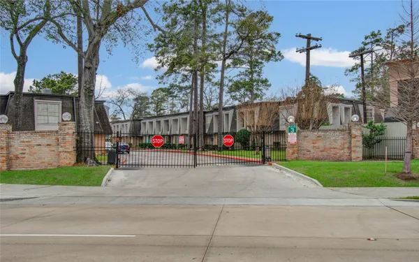 $1,900 | 12633 Memorial Drive, Unit 152, Houston, TX 77024