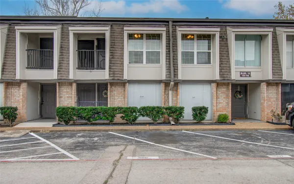 $1,900 | 12633 Memorial Drive, Unit 152, Houston, TX 77024