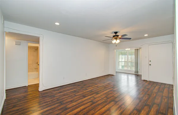 $1,900 | 12633 Memorial Drive, Unit 152, Houston, TX 77024