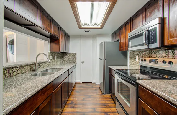 $1,900 | 12633 Memorial Drive, Unit 152, Houston, TX 77024