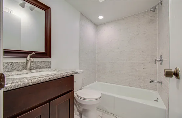 $1,900 | 12633 Memorial Drive, Unit 152, Houston, TX 77024
