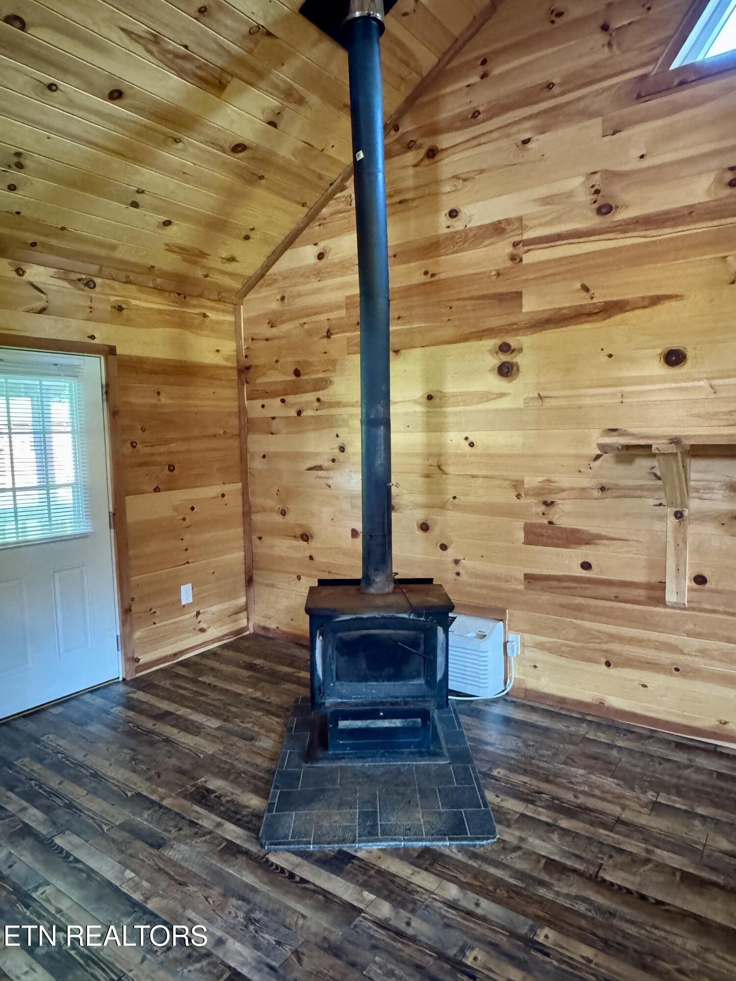 1336 Baldwin Gulf Road Clarkrange, TN 38553 - Photo 17 of 47 a view of walk in closet