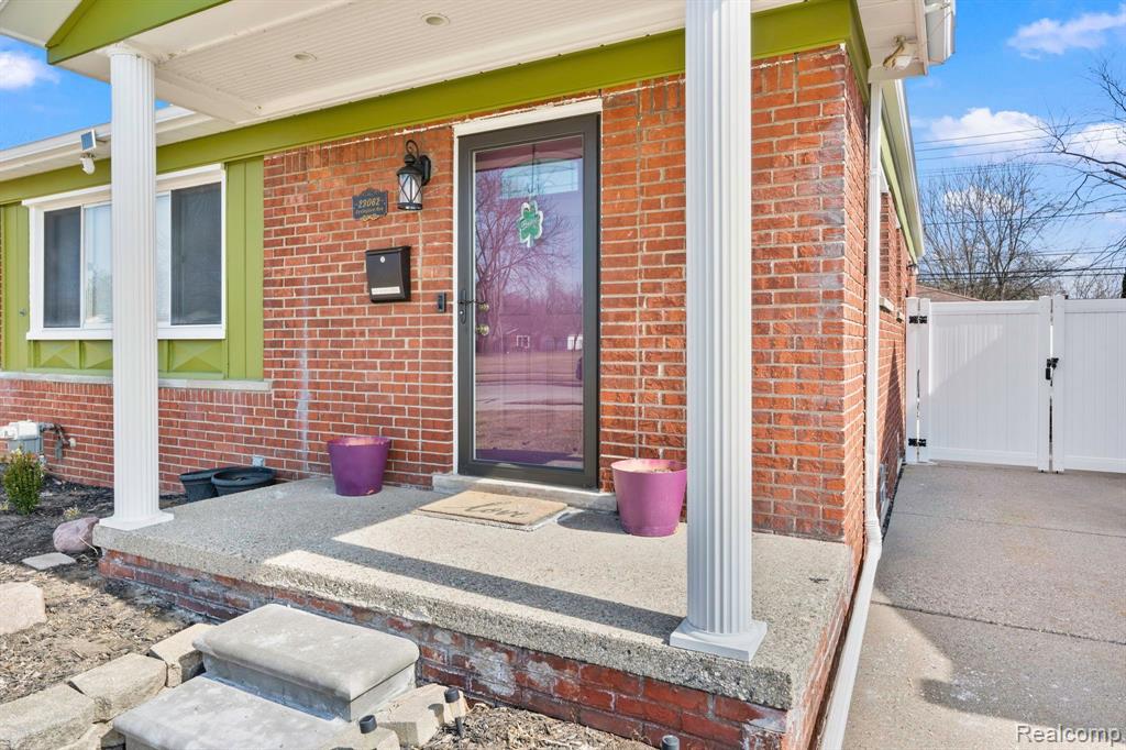 23062 Lexington Avenue Eastpointe, MI 48021 - Photo 2 of 29
