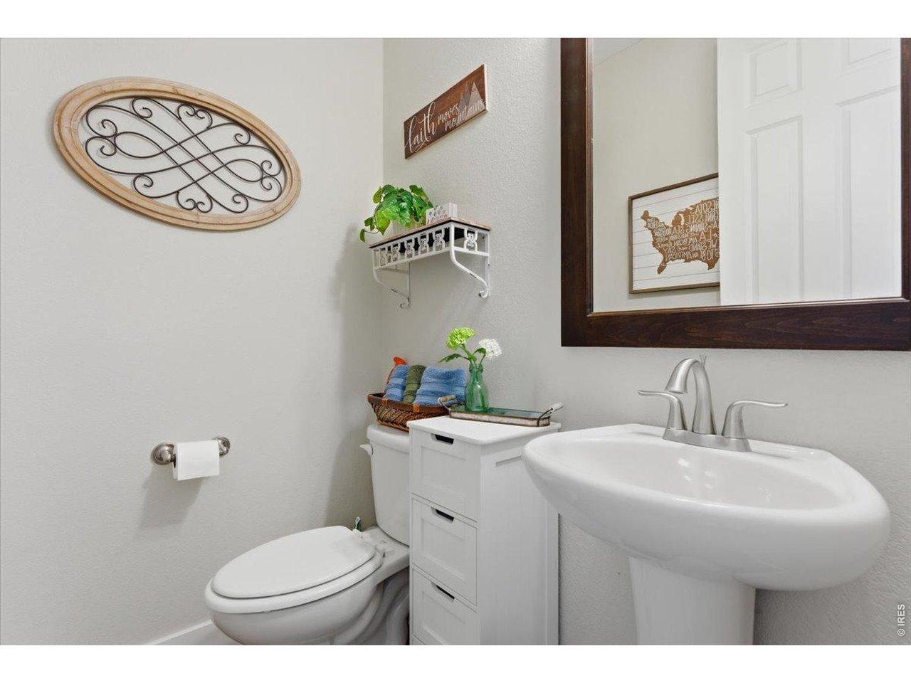 1148 Wagon Bend Road Berthoud, CO 80513 - Photo 17 of 50 a bathroom with a toilet and a sink