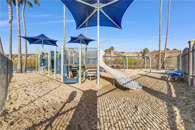 a view of a house with backyard and porch