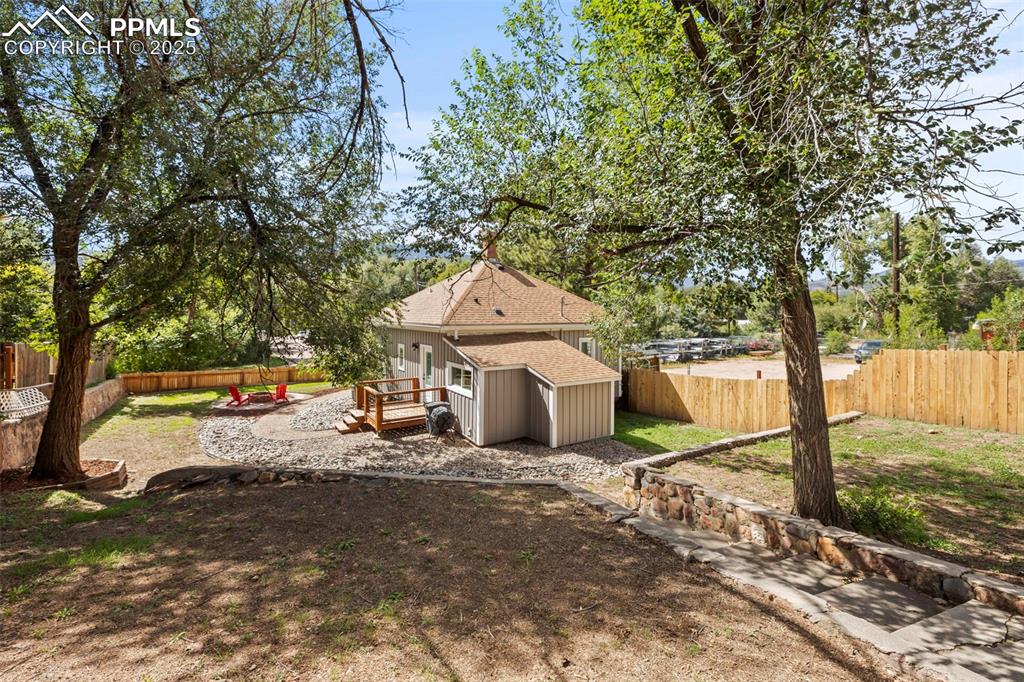 1904 Sheldon Avenue Colorado Springs, CO 80904 - Photo 31 of 40 a view of a street with large trees
