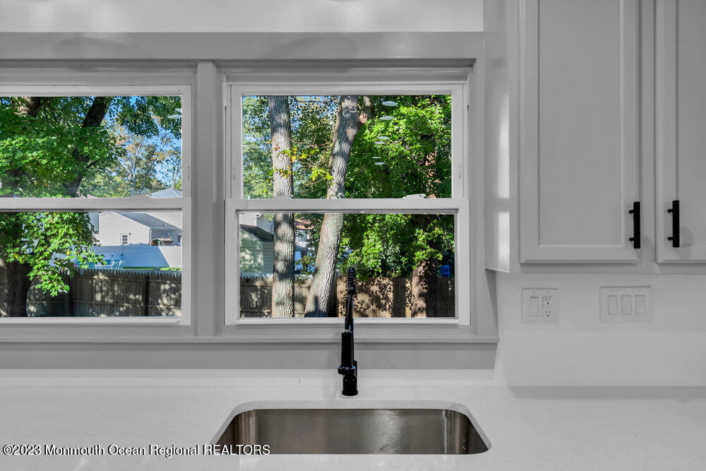 111 Sun Valley Road Toms River, NJ 08755 - Photo 16 of 51