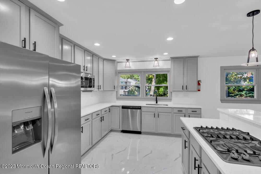 111 Sun Valley Road Toms River, NJ 08755 - Photo 20 of 51 029_bjc06701